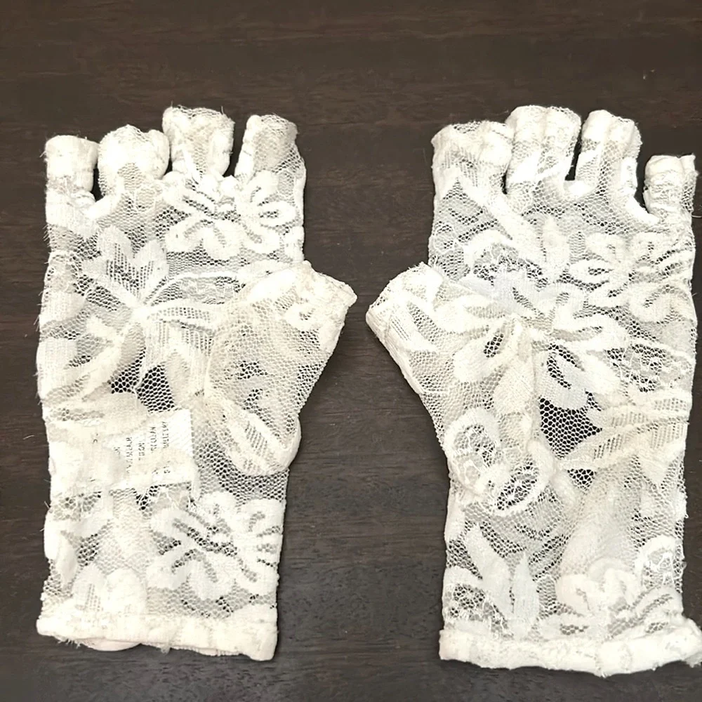 Claire's Icing White Lace Like Fingerless Gloves NWOT